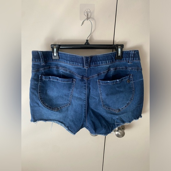 Democracy Ab Solution Denim Jean Shorts - Picture 4 of 4